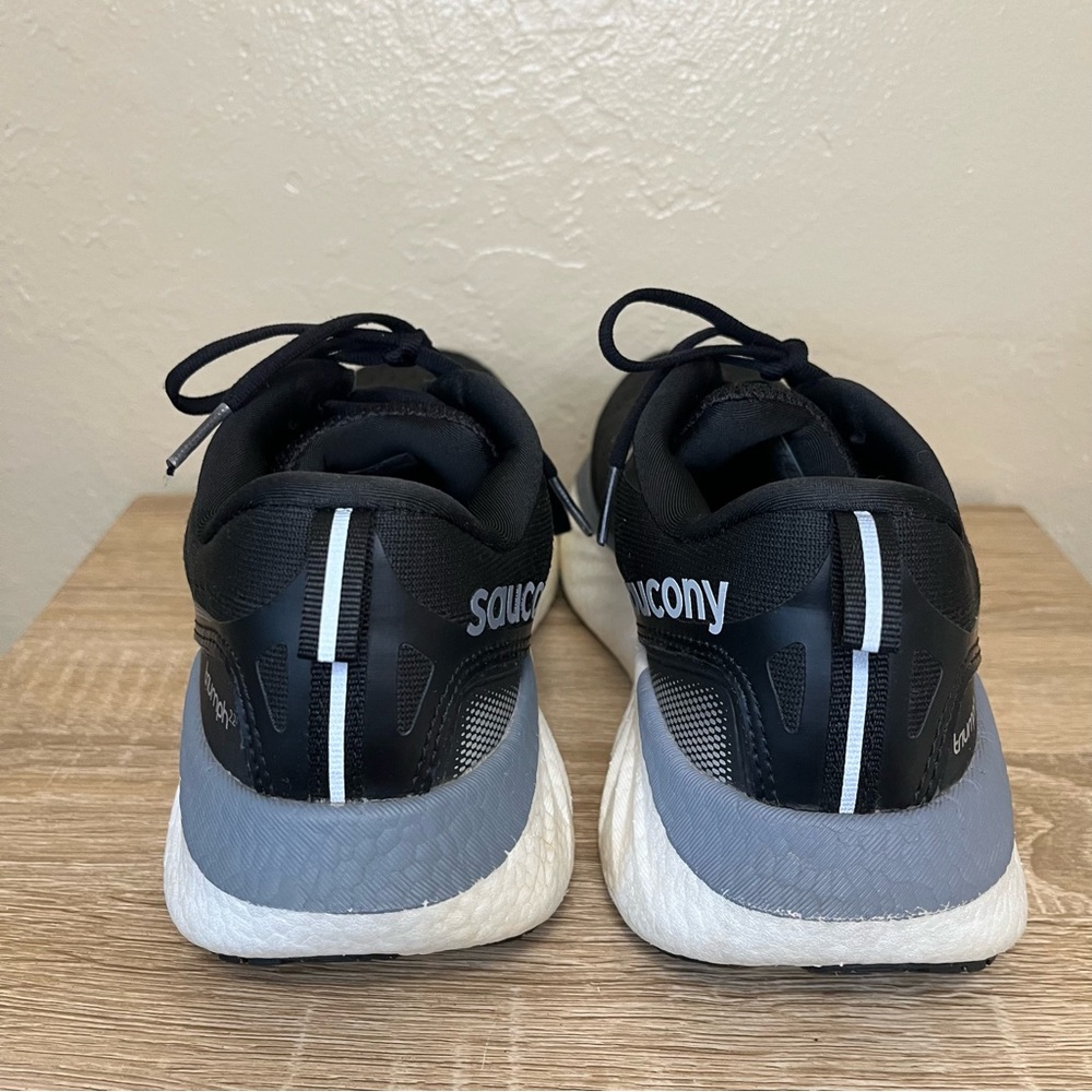 Saucony Triumph 22 Shoes Womens 9.5 Wide Black White Daily Road Walking Trainer - Picture 4 of 13